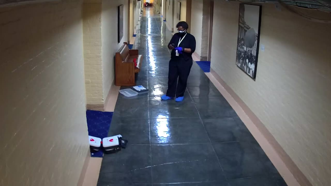 Camera0006USCSBAST50Hallway_2021-01-06_Starting_at_21h00min02s363ms.mp4