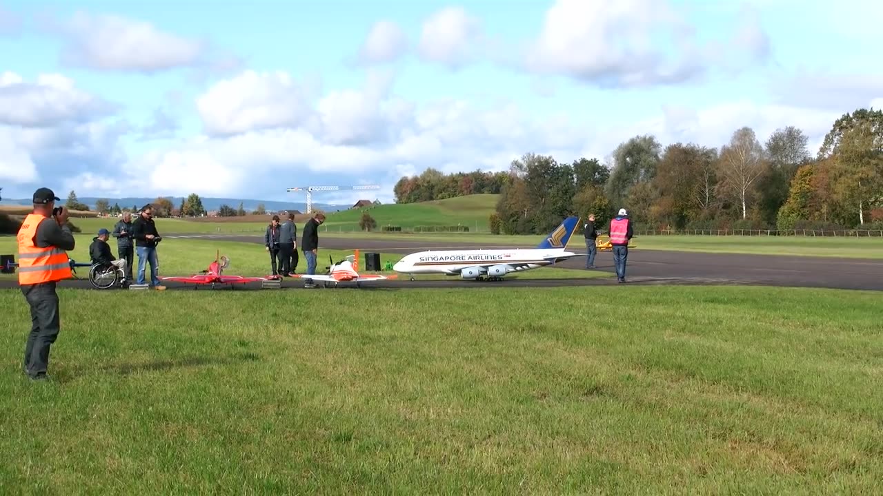 WORLDS BIGGEST RC AIRLINER A-380 800 GIGANTIC XXXL 71KG SCALE 1:15 AMAZING POWERFUL DISPLAY