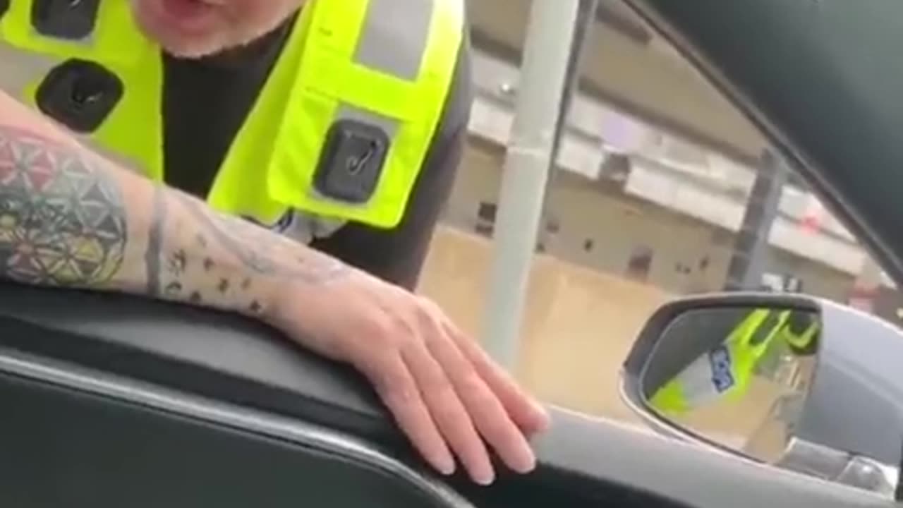 Police officers in the UK are useless as always.