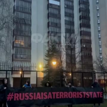 Russian Diplomats in Warsaw Are Woken Up By Air Raid Sirens