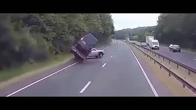 Trailer Trashed - Crazy high-speed driving