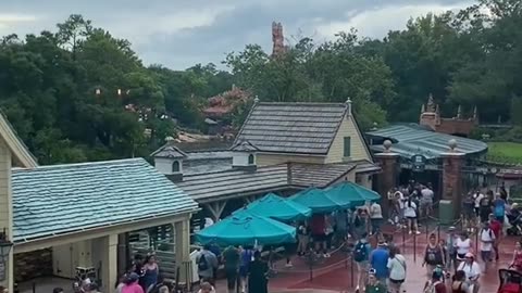 Disney Just Dropped The Drinking Age in the Parks ! $$$$