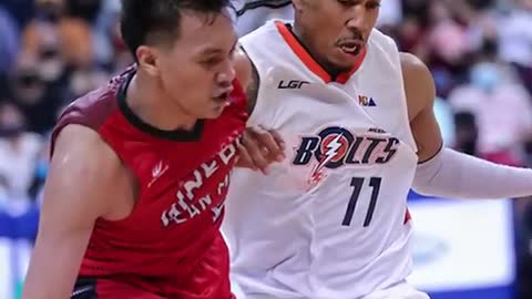 LA Tenorio Pagmumultahin ng PBA tungkol sa Controversial offensive foul ni Scottie Thompson!