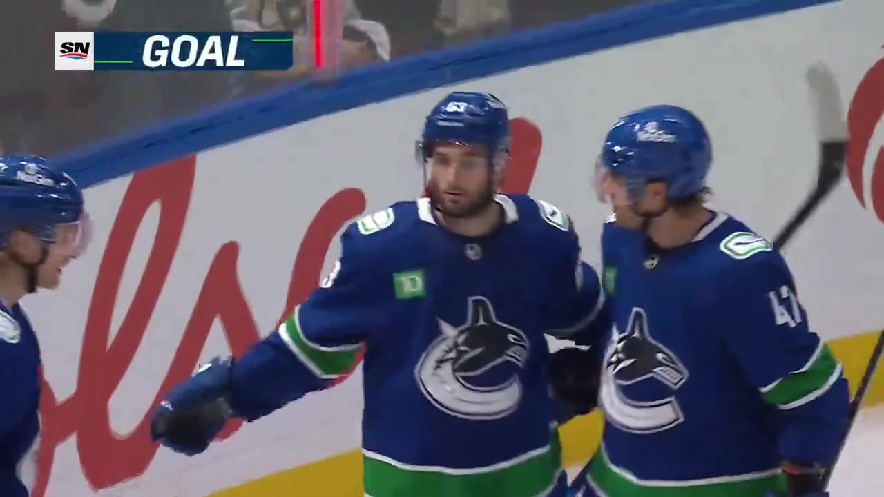 Vancouver Canucks - Sasson scores! Max Sasson's first NHL goal!