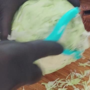 Cabbage Hack: Vegetable Peeler: Salad Hack: Vegetable Hack: Food Hack #shorts #cabbage #vegan
