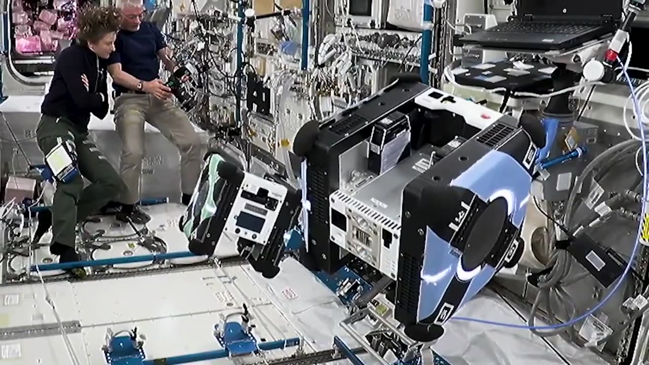 DO ROBOT HELP HUMAN IN SPACE?