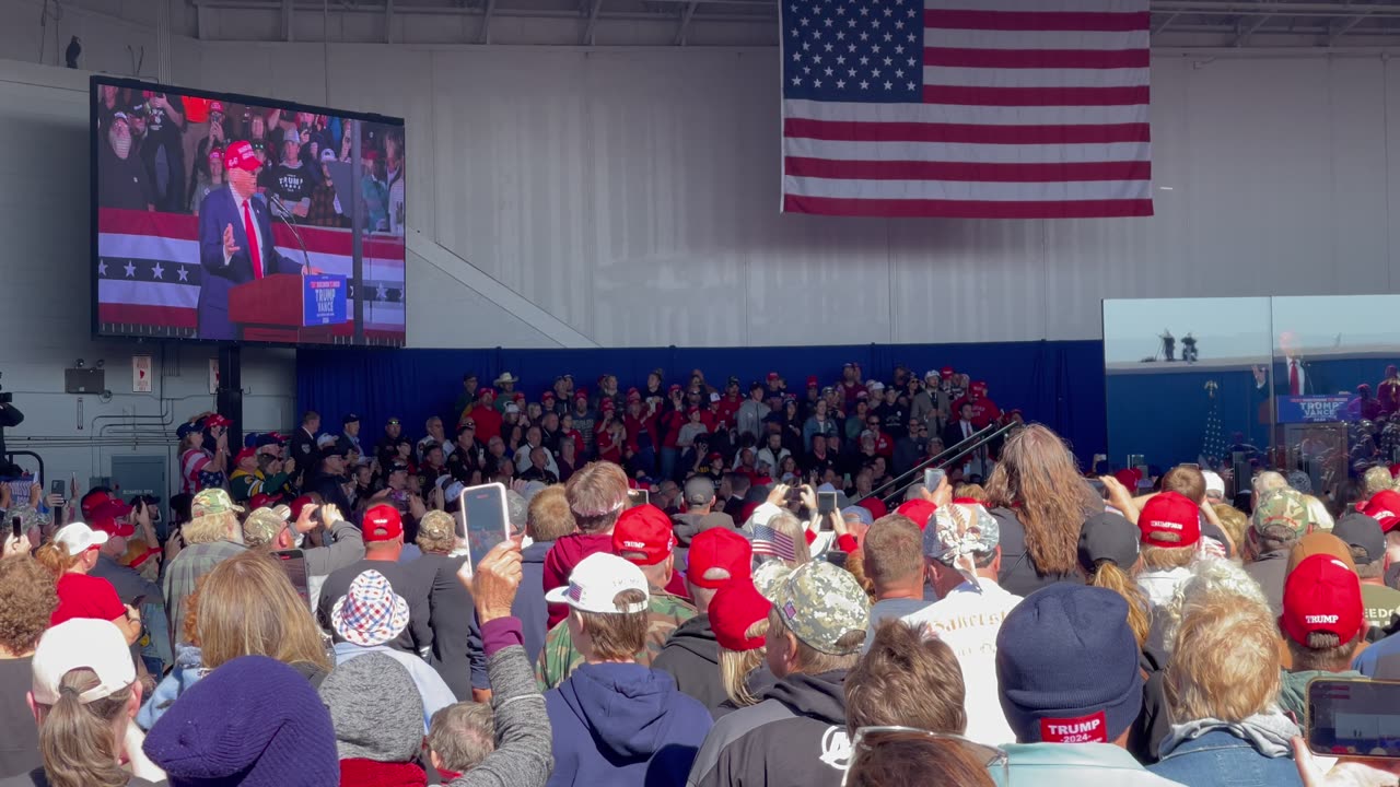 Intro to Trump rally in Juneau, Wisconsin