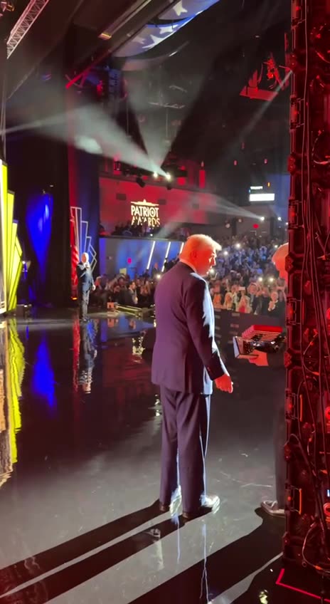 Sean Hannity Presents Trump With The Patriot Of The Year Award