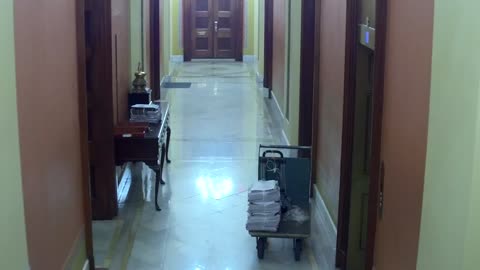 0263USCH02H227Hallway_2021-01-06_06h00min01s380ms.mp4