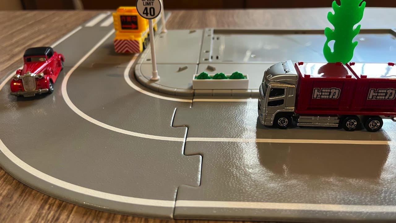 ROAD REPAIR ( TOMICA CARS STOP MOTION)