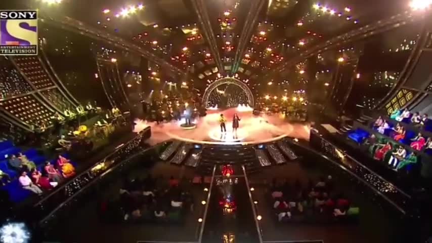 indian idol के मंच पर न्यू क्यूट killing performence से arunita हुई प्यार में फिदा