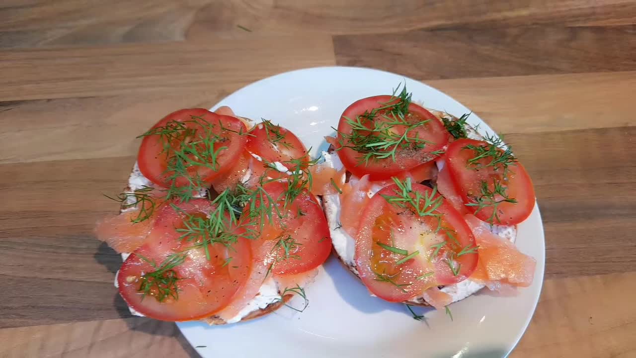 Toasted bagel with smoked salmon