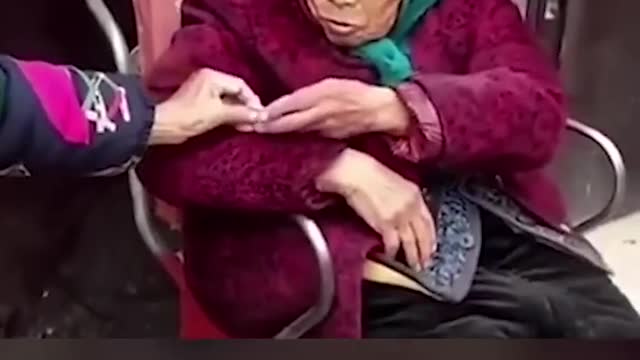 107-Year-Old Mum Gives 84-Year-Old Daughter Candy! ❤️