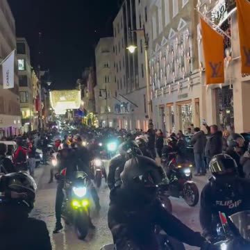 🇬🇧Pro-Palestine biker gang take over London’s Bond Street luxury shopping