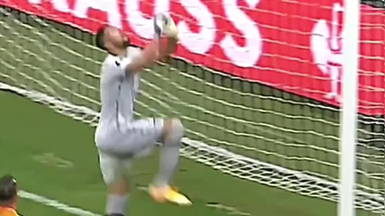 Funny and hilarious moments in soccer #foodboll #shortvideo