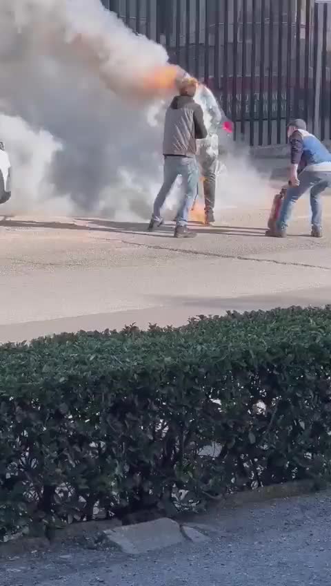 Credo sia il terzo che io sappia. Grazie al governo italiano.