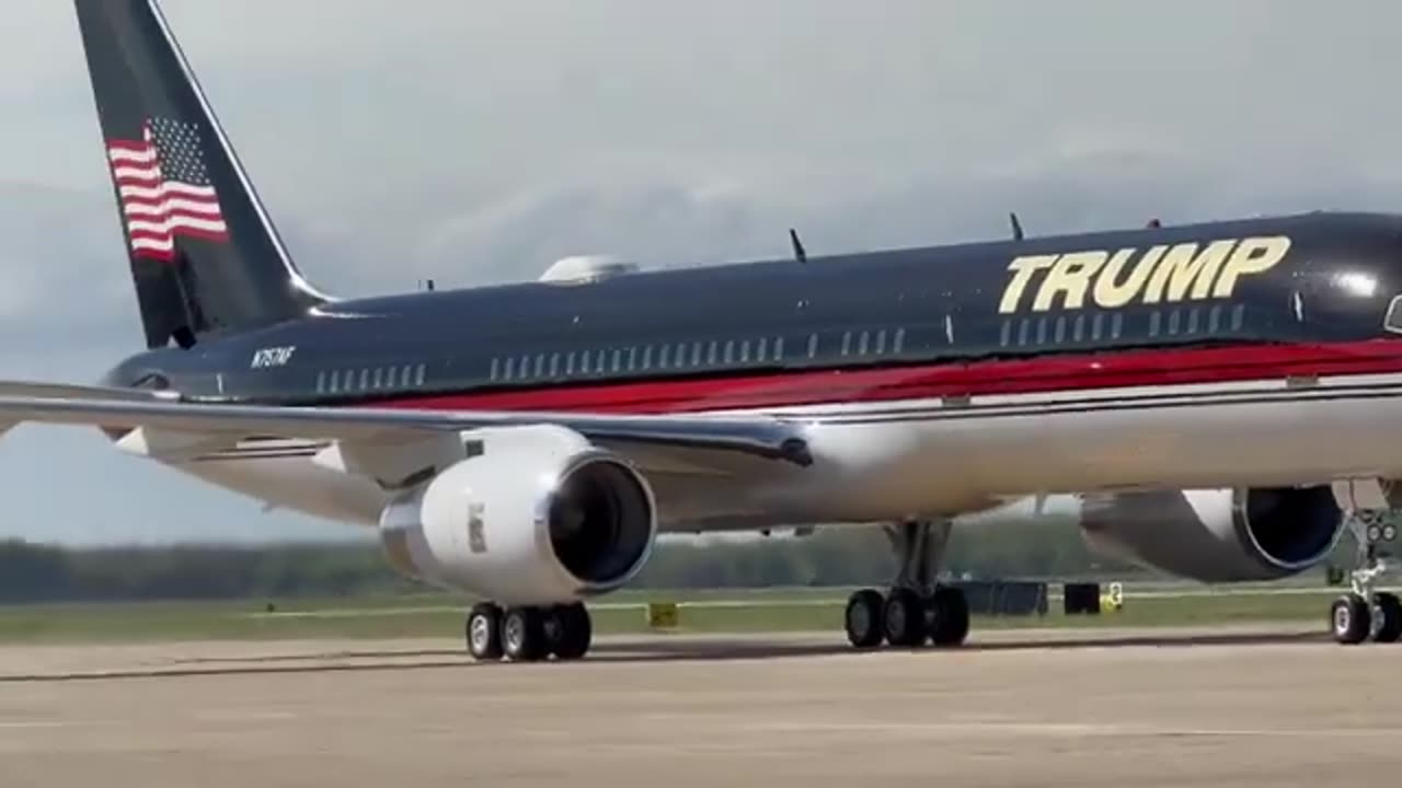 Happening Now After a flyover in Wildwood you may have seen over Cape May tooTrump Force One lands a