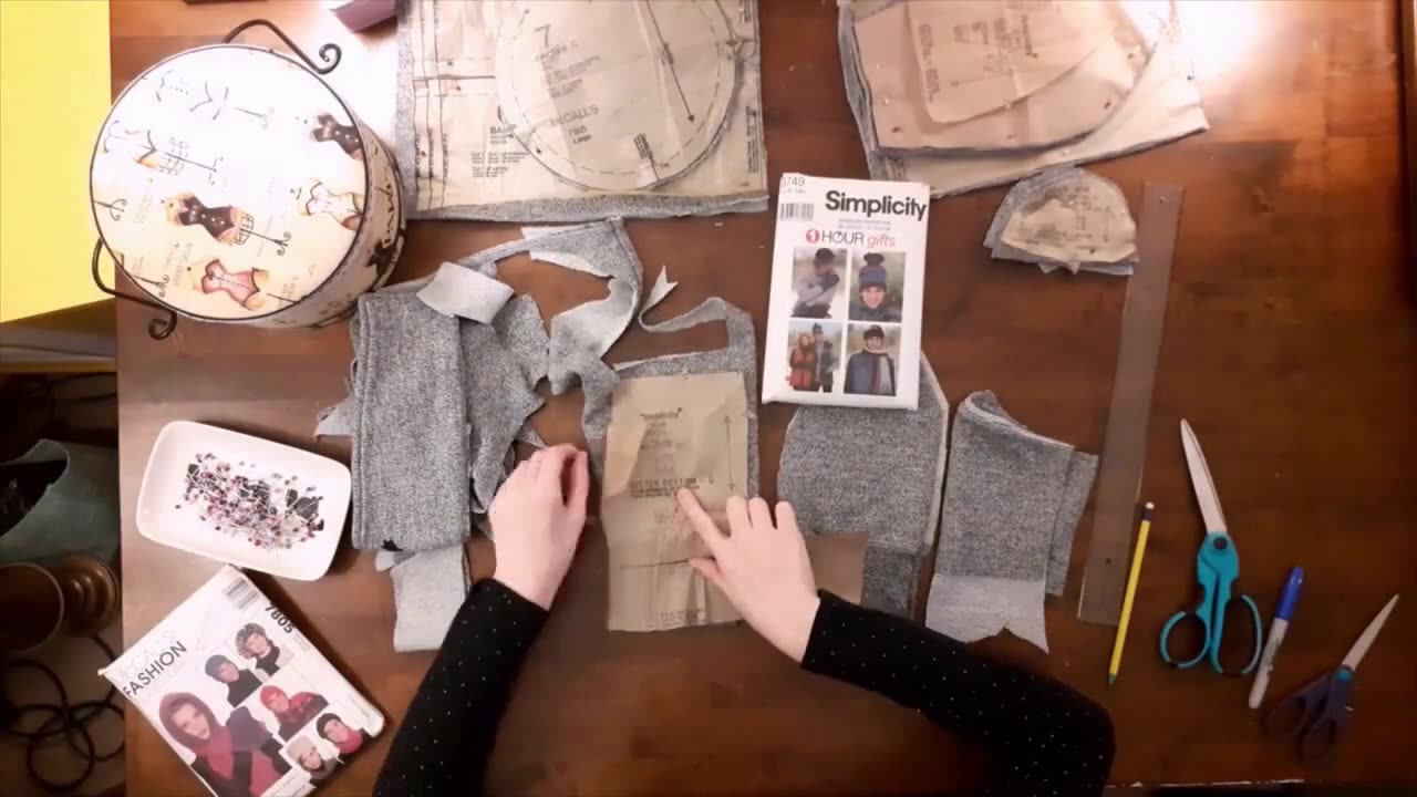 🎩🧤 HOW TO SEW HATS & MITTENS FROM A SWEATSHIRT 🧤🎩 | BUDGETSEW