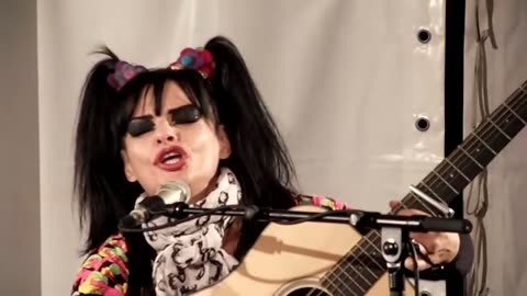 Mirror|Nina Hagen "We Shall Overcome"