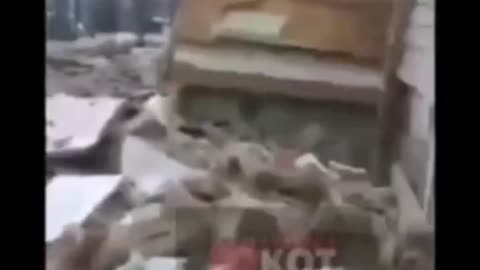 Russian parachute troops arrest Ukrainian soldiers in Bakhmut