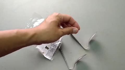 MAGIC TRICKS FOR YOUR OWN BROKEN SPOONS