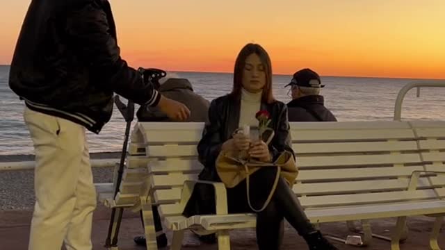 Elle a pas pris la rose 😭