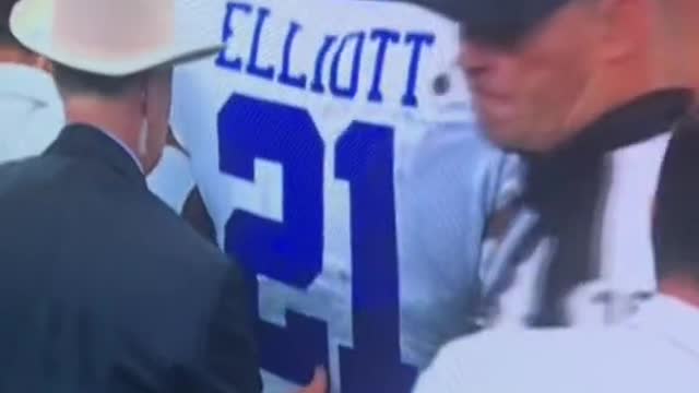 Ezekiel Elliott is injured for the Dallas Cowboys