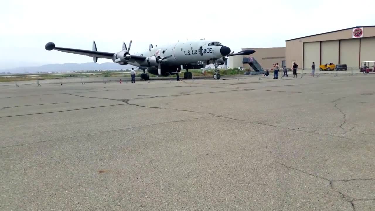 EC-121 (Lockheed Superconstellation) engines start at KCNO