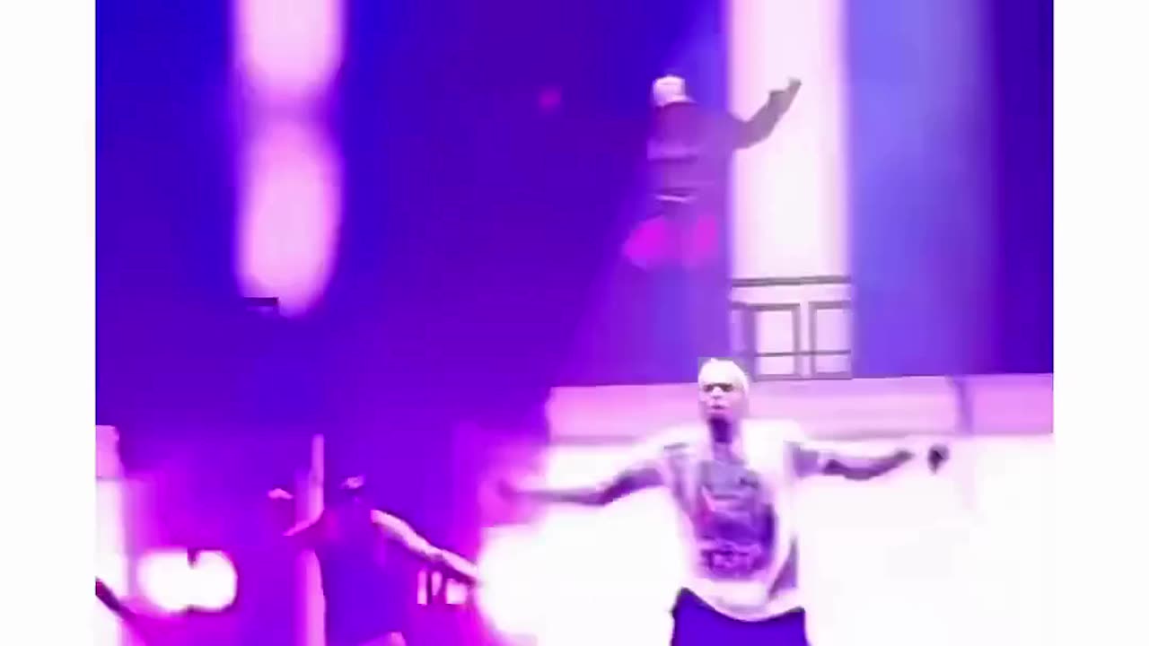 Chris Brown Better Dancer Then The Pros #chrisbrown #dancer #dancing #music #live #concert #rap #omg