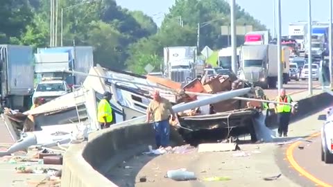 Camper Trailer Flips Over and Smashed All Over I-10 in Mobile, AL