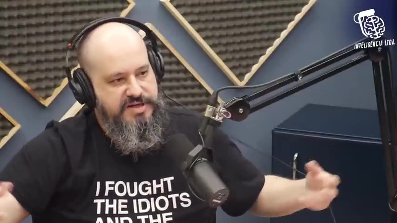 A APPLE VIGIA AS PESSOAS - RICARDO CAVALLINI Cortes do InteligĂȘncia Ltda.