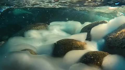 This entire riverbed is freezing solid 🧊🤯💙. . More of alaska