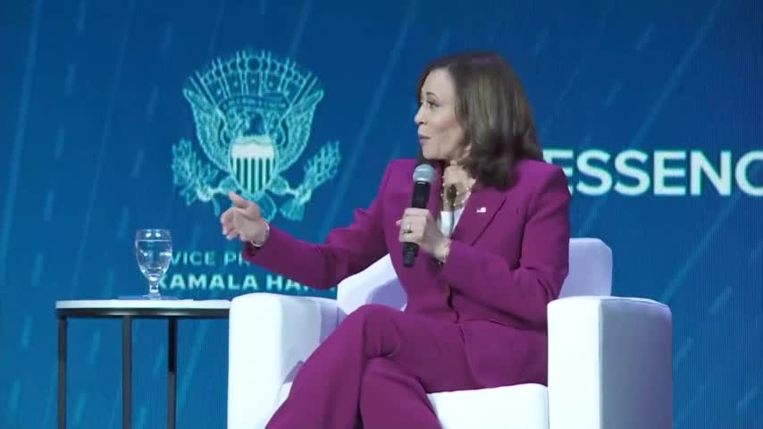 "Please Don't Do That": Kamala Has PAINFULLY Awkward Moment