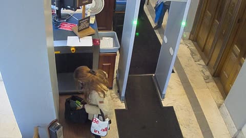 1017RSOB01DelAveADADoor_2021-01-06_13h23min12s930ms.mp4