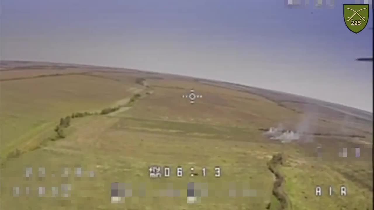 Robot Aerial Battle Watch as the FPV drone hunts down and then shoots down