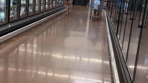 Grocery Shopper Spontaneously Joins Race