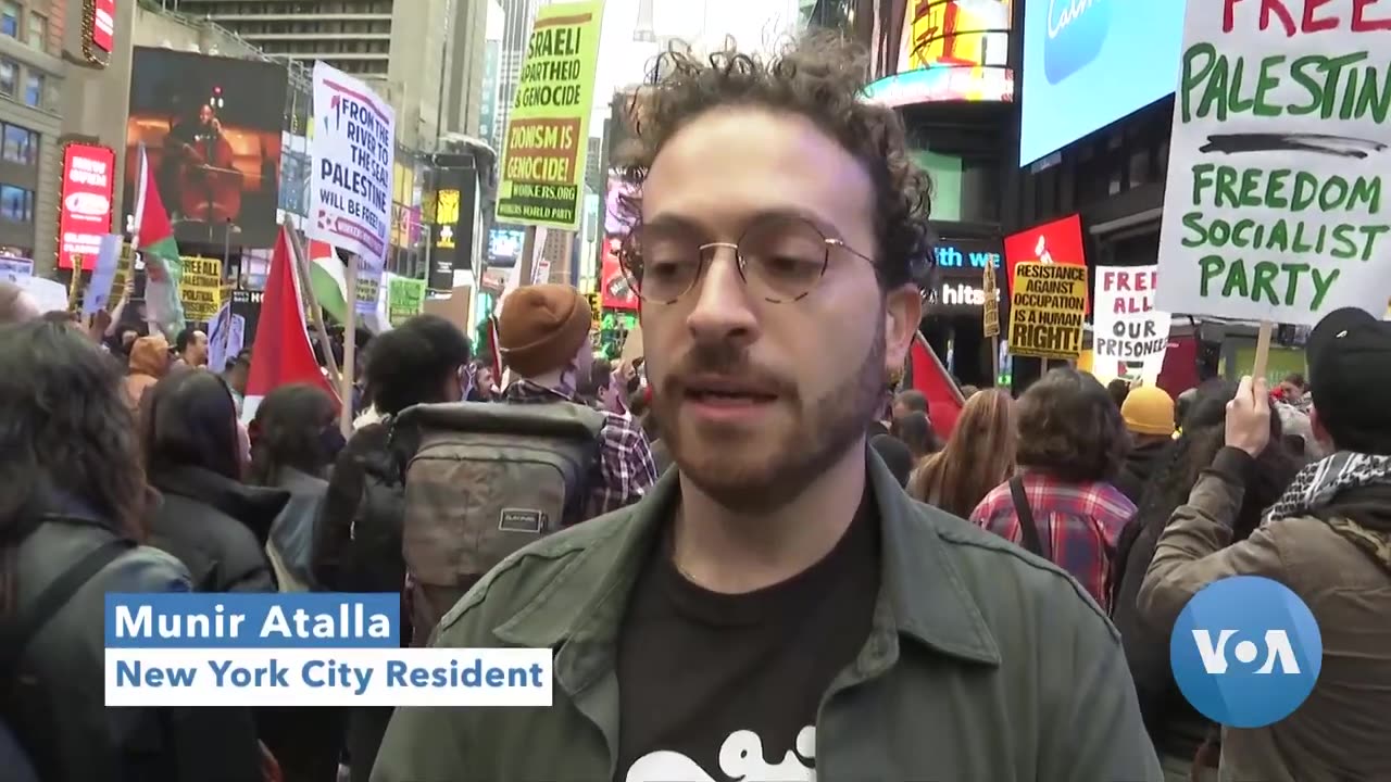 Hundreds gather in New York City to show support for both Israel and the Palestinians | VOANews