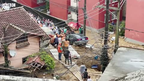 Deadly landslides wreak havoc in Petrópolis, Brazil - BBC News