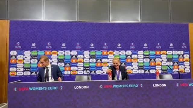 England players gatecrash Sarina Wiegman's press conference singing"it's coming home ”