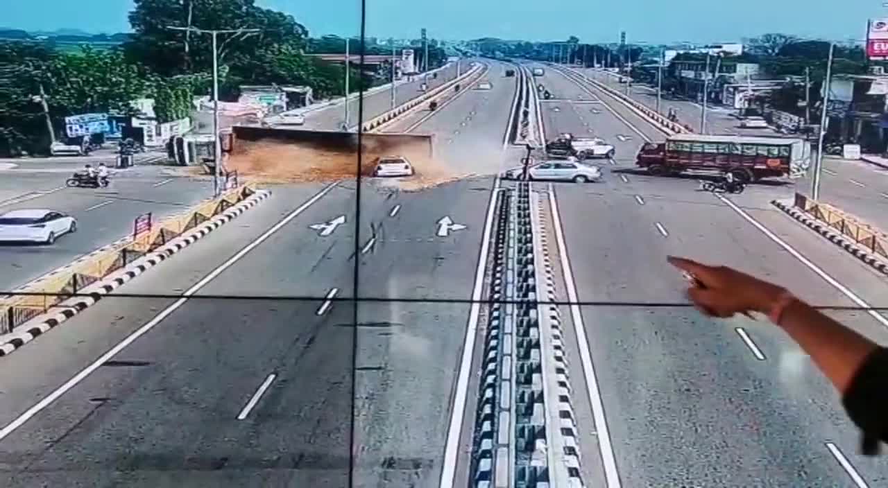 Road Accident raw footage