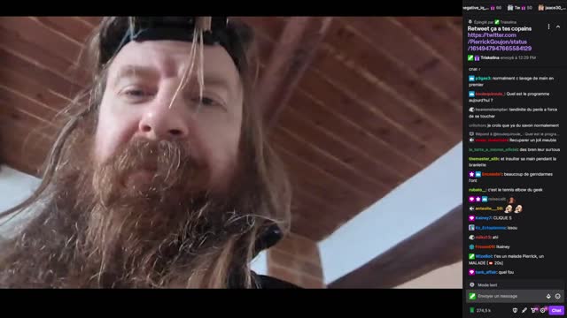 2023-01-16 (1bis) - Maya apprend à faire caca en courant - Twitch Decheterie (version avec chat)