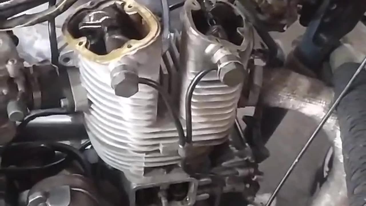 Old model bullet 500 cc engine sound