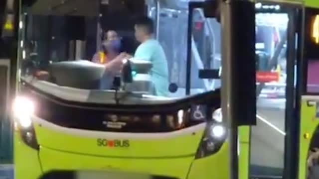 Mercedes driver shouts & throws bus captain's phone ഗ。