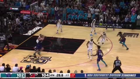 Dennis Smith Jr. ties the game with under 30 seconds to play 🔥