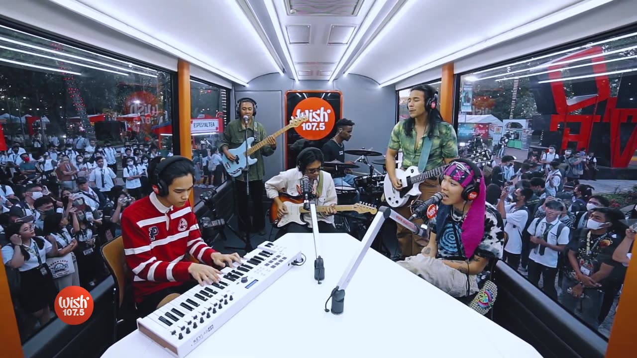 Dilaw performs Uhaw Tayong Lahat LIVE on Wish 1075 Bus