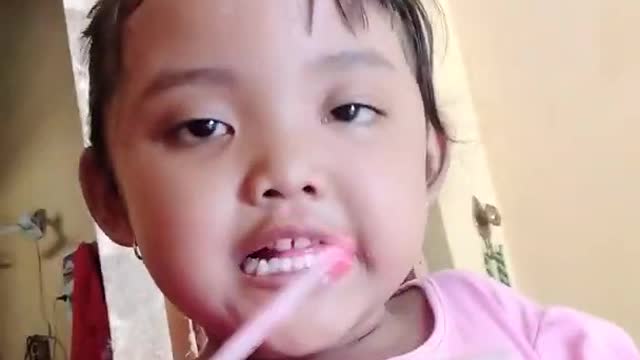 ashalina hafizah eats sweets made by mom Is it delicious??????