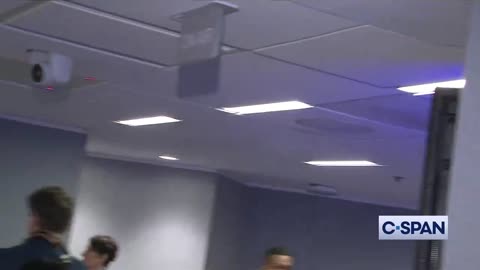 Unreal‼️ Kamala smiles as she refuses to answer questions