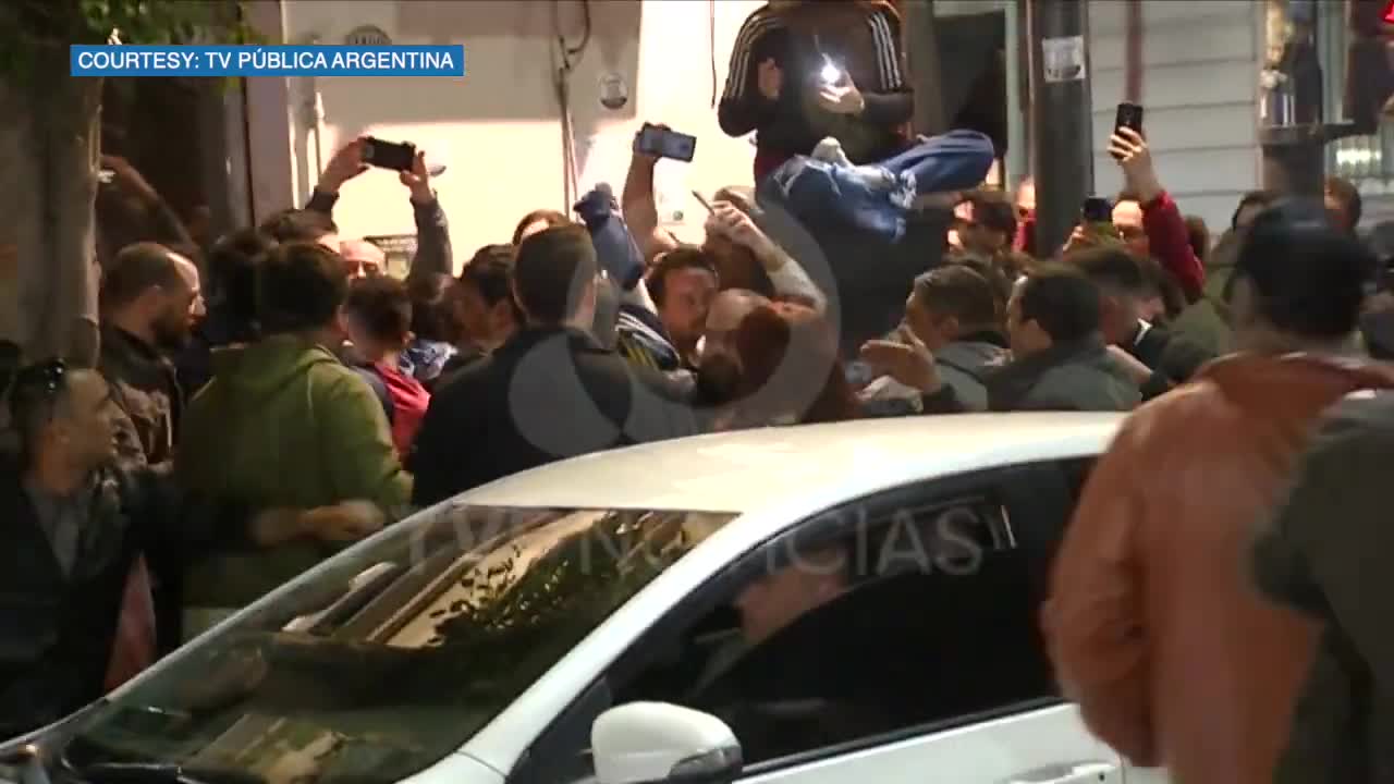 Man aims firearm at Argentina Vice-President Cristina Kirchner