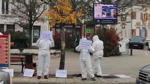 Les Masques Blancs Blois ET Romorantin Action Pancartes le 26 nov 2022