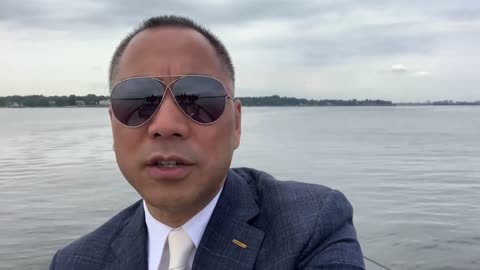 20190708文贵先生直播¹：开两个小会开一个大会的路上．在船上与战友们聊天。